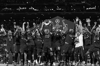 贝纳蒂亚：C罗有次赛后11点主动加练，他能书写传奇绝非偶然（贝纳蒂亚：C罗赛后夜里11点仍主动加练，成就传奇绝非巧合）