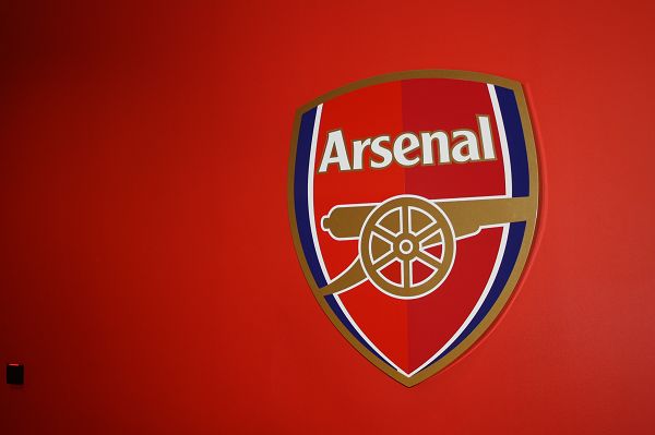 图片报：米兰对金玟哉感兴趣，在今夏就曾观察过他（图片报称：AC米兰有意引进金玟哉，今夏已进行考察）