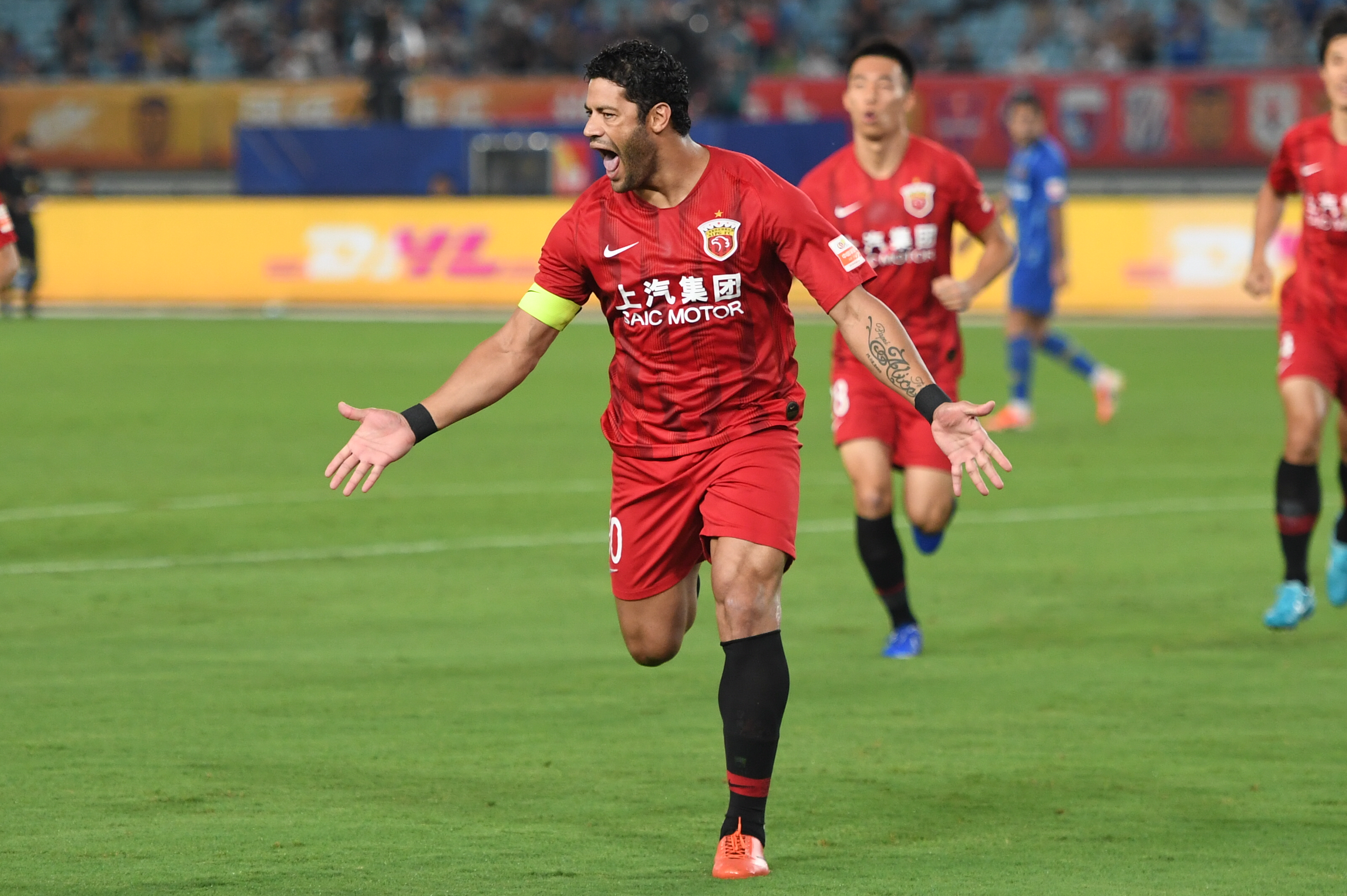 张外龙：向余望是中国足球未来的重要资源，我曾帮他重建信心（张外龙：向余望是中国足球的宝贵财富，我曾助其找回自信）