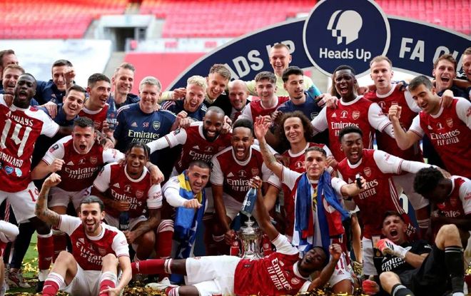 热议海港输球：古斯塔沃停赛影响大；亚冠已是舆论负担（海港失利引热议：古斯塔沃停赛影响显著，亚冠成舆论包袱）