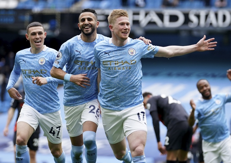 自由人聘请克里斯·德马科担任教练时，曾征求库里对他的评价（自由人在任命克里斯·德马科为教练前，曾向库里征求看法）