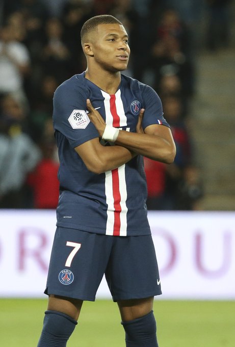 3-0！莎头击败日本队晋级决赛，王楚钦频频爆冲，张本美和出洋相（3-0！“莎头”横扫日本队闯进决赛，王楚钦火力全开频频爆冲，张本美和频现失误）