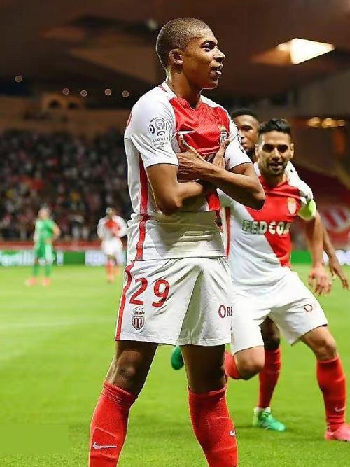 意媒：米兰前主席李勇鸿在去年7月被香港法院判决破产（意媒：香港法院去年7月裁定前米兰主席李勇鸿破产）