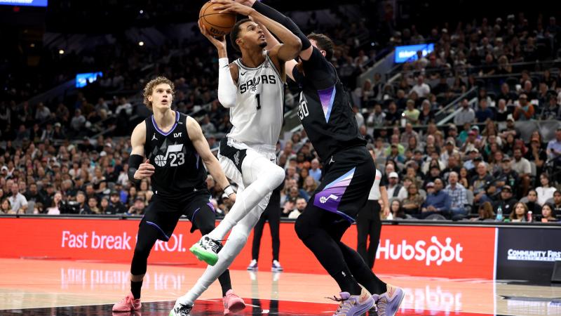 每体：莱万希望留在巴萨，并重新获得因费兰崛起而失去的主力位置（每体：莱万愿留巴萨，力争夺回被费兰崛起抢走的主力位置）