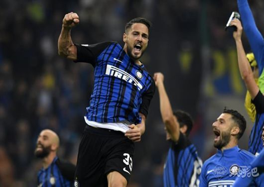 穆帅：葡萄牙体育有一人随便犯规都没事，我们仍在争冠行列（穆里尼奥：葡萄牙体育有人犯规不受罚，我们仍在冠军竞争中）