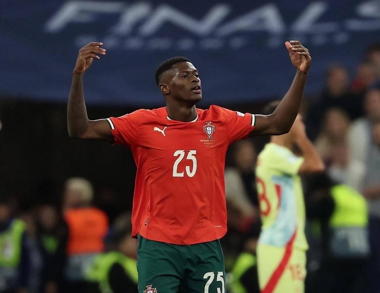 命啊！1.3亿巨星终于进球了，却被判乌龙，仰天长叹：18场0球3助（天意弄人！1.3亿巨星好不容易破门却被判乌龙，仰天长叹：18场0球3助）