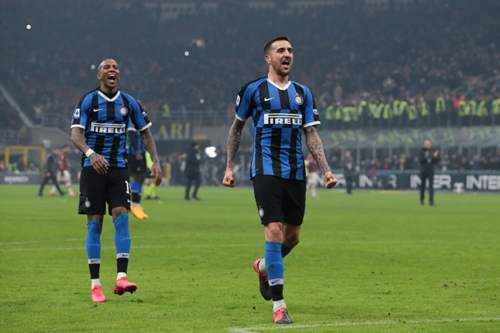 巴萨发布本赛季第四套球衣：纪念20年前的今天客场3-0皇马（为纪念20年前今日客场3比0击败皇马，巴萨推出本赛季第四套球衣）