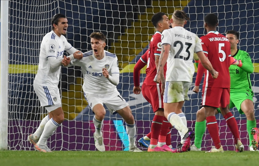 欧文突破防守连续得分（欧文强突防线连拿分）