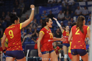 德天空：那不勒斯想签弗赖堡中场曼赞比顶替受伤的德布劳内（德天空：那不勒斯欲引进弗赖堡中场曼赞比，填补德布劳内伤缺）