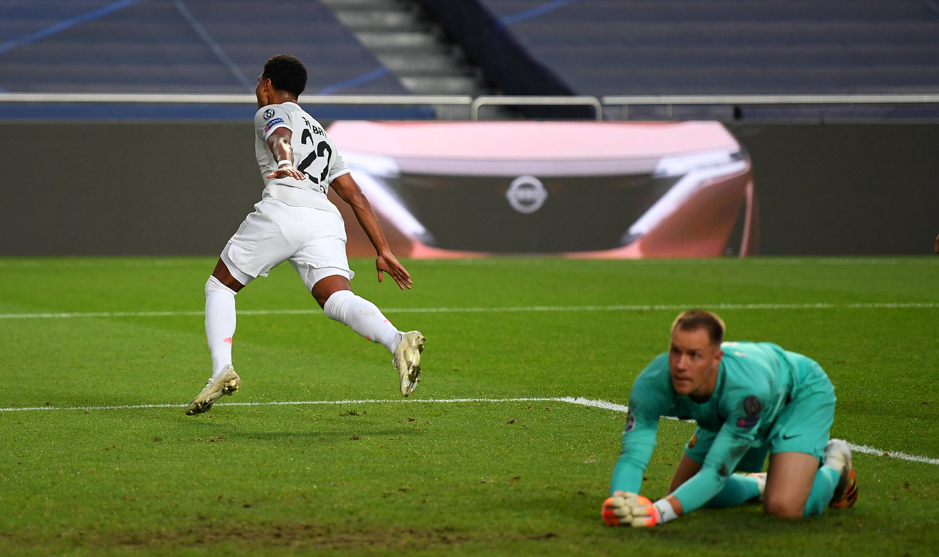 TA：曼城明夏可能签右后卫和右边锋，他们仍在关注利夫拉门托（TA称曼城明夏或引进右后卫与右边锋，仍关注利夫拉门托）