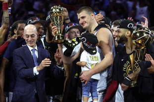 莫雷托：那不勒斯想在冬窗从罗马引进洛伦佐-佩莱格里尼（莫雷托：那不勒斯冬窗有意从罗马签下洛伦佐-佩莱格里尼）