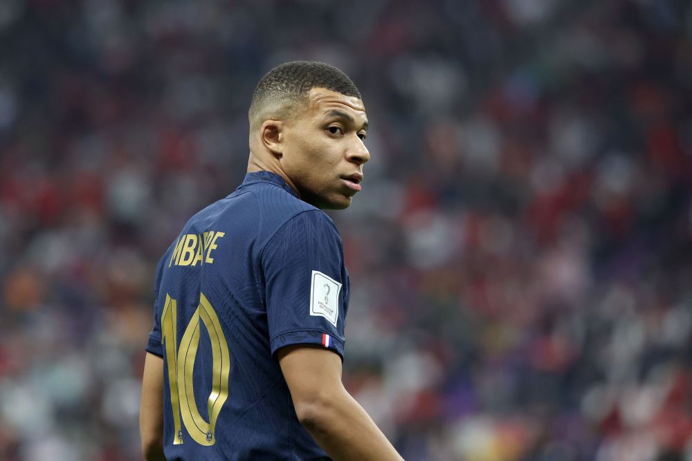 利物浦1-1无奈丢分，切尔西1-3爆冷翻车，阿森纳稳坐英超榜首（利物浦1-1憾平丢两分，切尔西1-3冷门失利，阿森纳继续领跑英超）