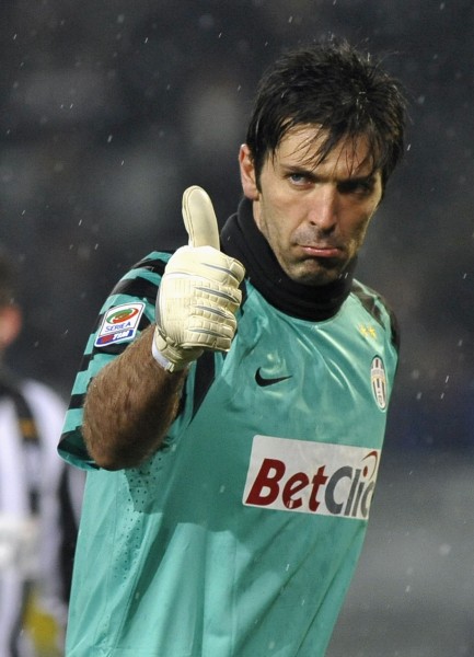 萨内蒂：批评劳塔罗？荒谬，他已经排在国米历史射手榜前五（萨内蒂：质疑劳塔罗毫无道理，他已跻身国米历史射手前五）