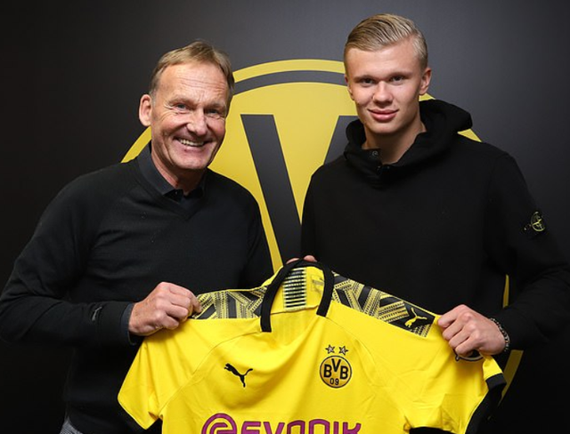 阿莫林：执教曼联一年后我有所改变，我需要根据比赛进行调整（阿莫林：执教曼联满一年有所变化，需视比赛情况作出调整）