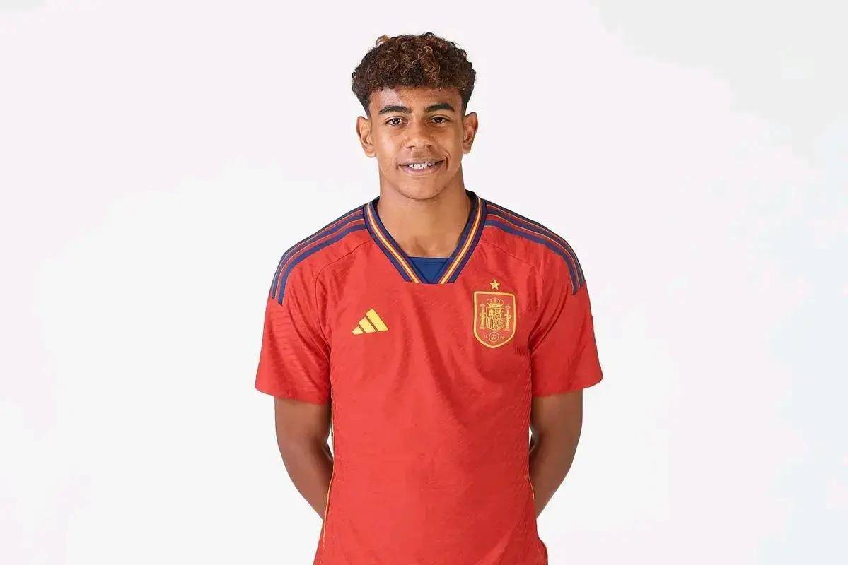 哈登三节5分小卡23中10，灰熊新秀暴走23+14+5，主场逆转快船（灰熊主场逆袭快船：新秀23+14+5爆棚，哈登三节仅5分，小卡23投10中）